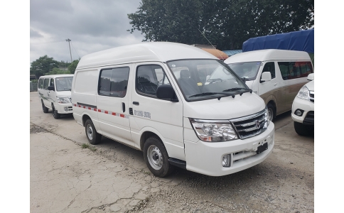 金杯海獅白高四——高頂四座半封閉貨車(chē)